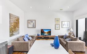 2-Bed Apartment With Parking & Balcony Near Trains